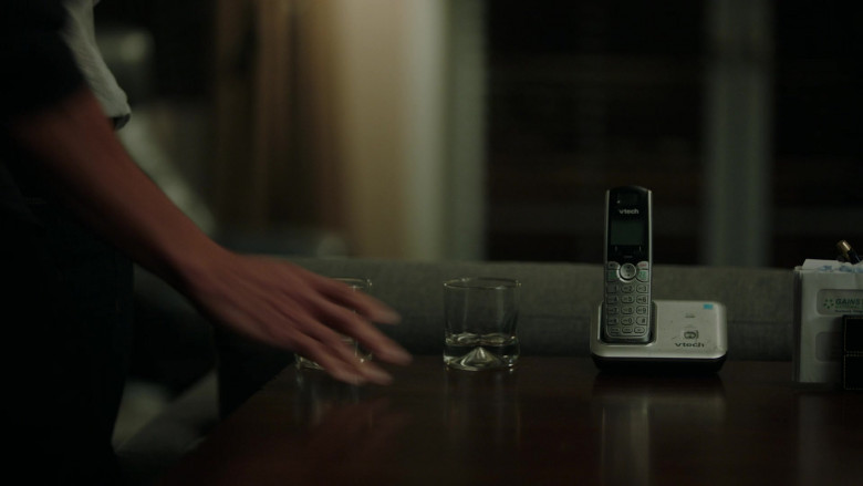 Vtech Phone in Stumptown S01E18 All Hands on Dex (2020)