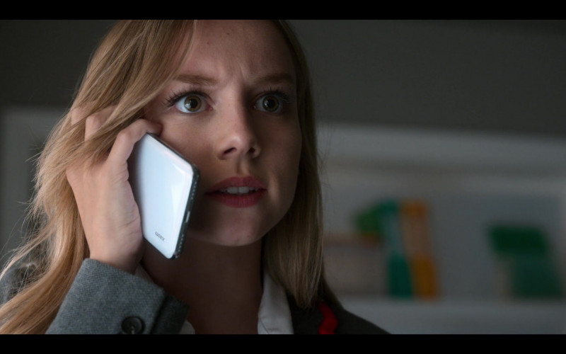 Xiaomi White Smartphone Used by Ester Expósito as Carla Rosón Caleruega in Elite S03E01 “Carla” (2020)