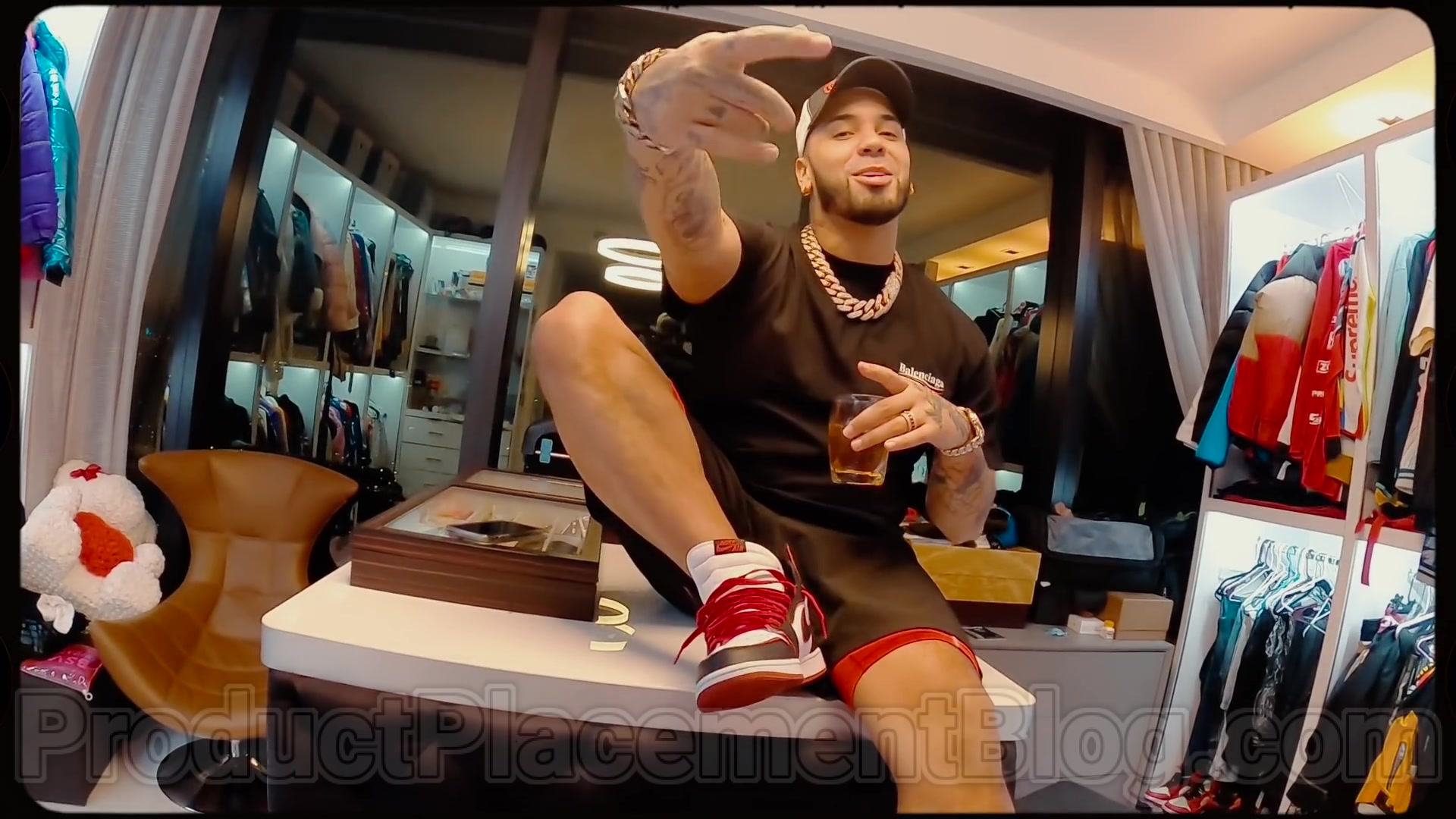 Vacante Sin valor Absoluto Nike Sneakers Of Anuel AA In "Follow" Ft. Karol G (2020)