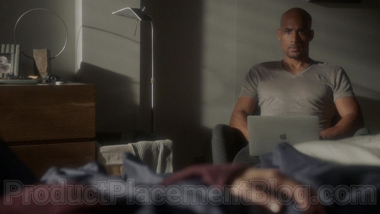 Apple MacBook Laptop of Boris Kodjoe as Robert Sullivan in Station 19 S03E13