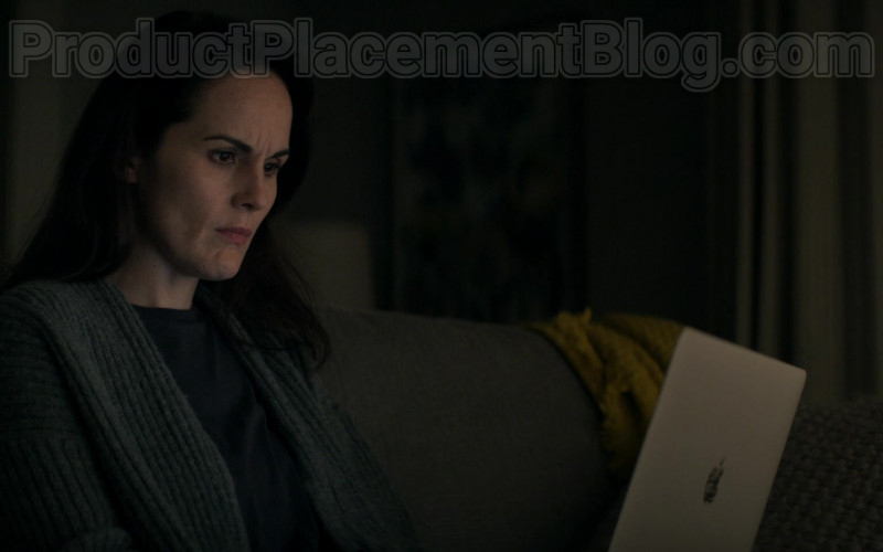Apple MacBook Laptop of Michelle Dockery as Laurie Barber in Defending Jacob S01E01 (1)