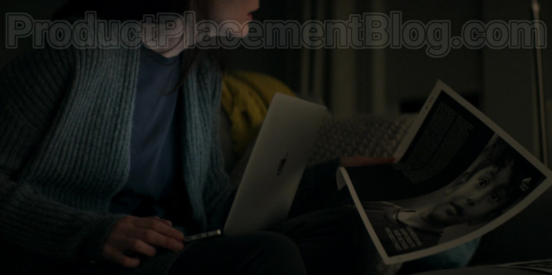 Apple MacBook Laptop of Michelle Dockery as Laurie Barber in Defending Jacob S01E01 (2)