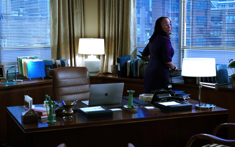 Apple MacBook Laptop of S. Epatha Merkerson as Sharon Goodwin in Chicago Med S05E19 (1)