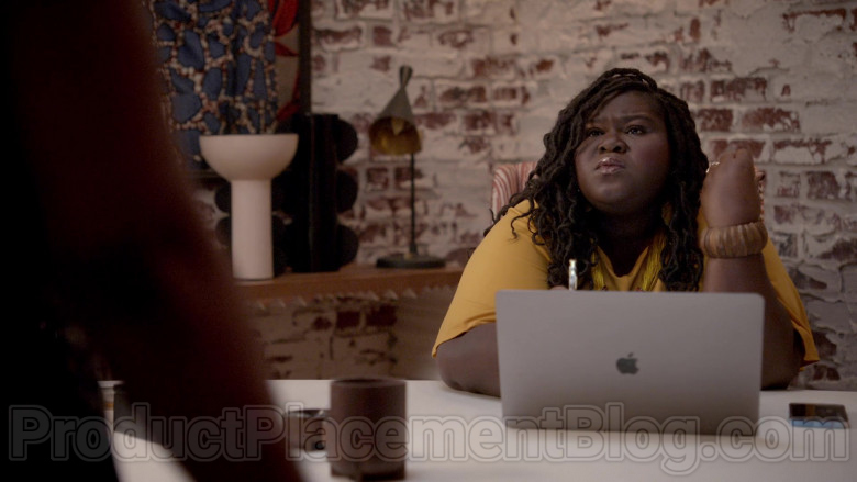 Apple MacBook Laptops in Empire S06E17 Over Everything (1)