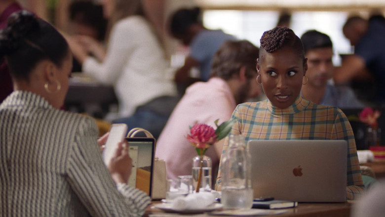 Apple MacBook Laptops in Insecure S04E01 (3)