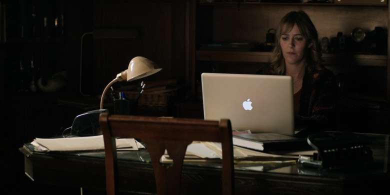 Apple MacBook Pro Laptop Used by Abby Miller as Bridget Jensen in Home Before Dark S01E08 (1)