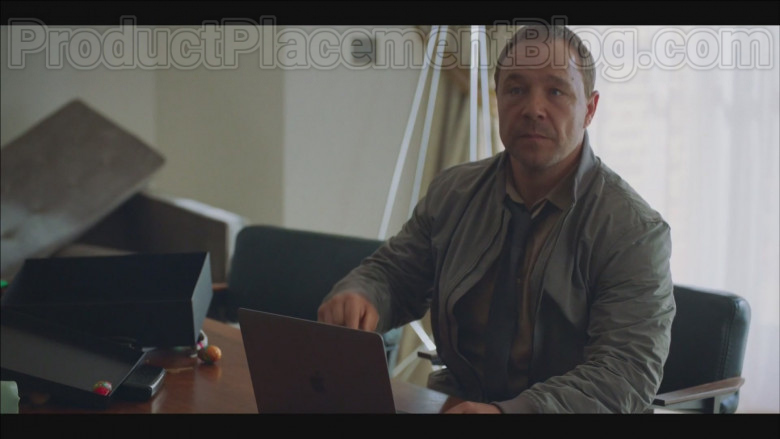 Apple MacBook Pro Laptop Used by Stephen Graham in Code 404 S01E04 (2)