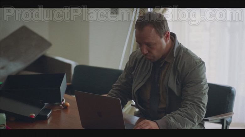 Apple MacBook Pro Laptop Used by Stephen Graham in Code 404 S01E04 (3)