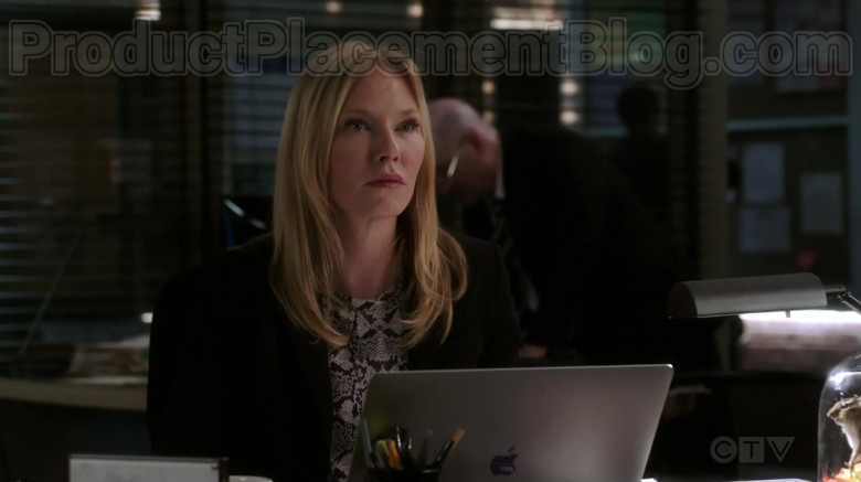 Apple MacBook Pro Laptop in Law & Order Special Victims Unit S21E20 (1)