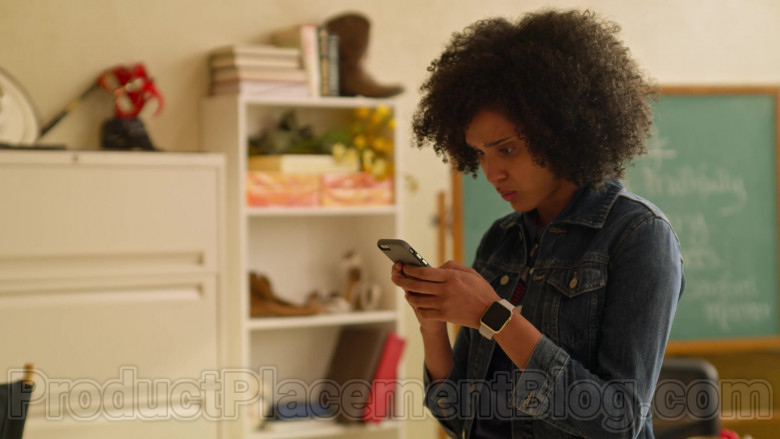Apple Watch Worn by Lee Rodriguez as Fabiola in Never Have I Ever S01E08