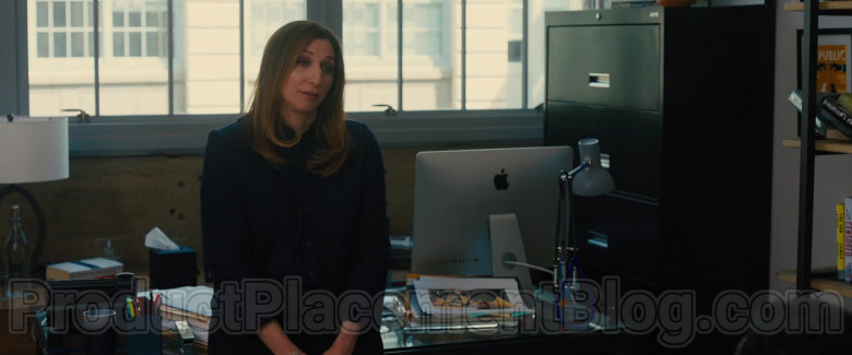Apple iMac Computer of Chelsea Peretti as Sara Rodgers in The Photograph Movie (3)