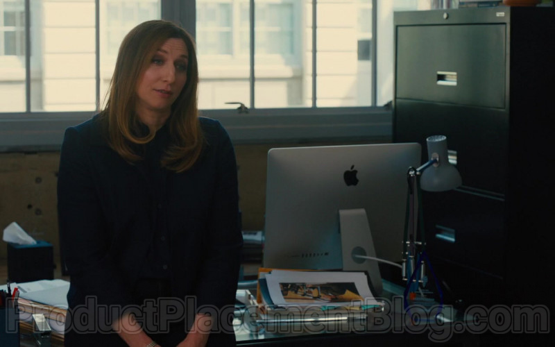 Apple iMac Computer of Chelsea Peretti as Sara Rodgers in The Photograph Movie (3)