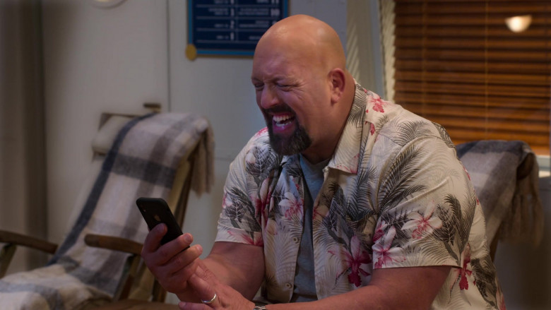 Apple iPhone Smartphone Used by Paul Wight in The Big Show Show S01E06