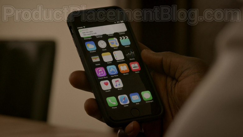 Apple iPhone Smartphone in Bosch S06E09 Dark Sacred Night (2020)