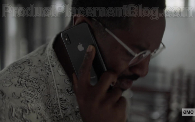 Apple iPhone Smartphone of André 3000 (André Benjamin) as Fredwynn in Dispatches from Elsewhere S01E09 "The Creator" (2020)