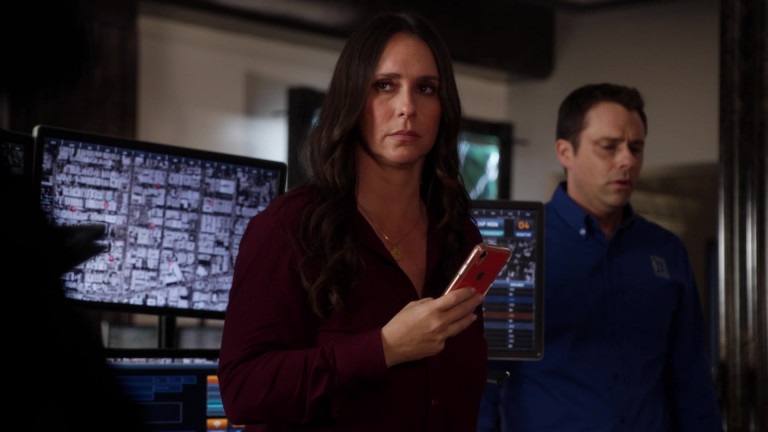 Apple IPhone Smartphone Of Jennifer Love Hewitt As Maddie In 9-1-1 ...