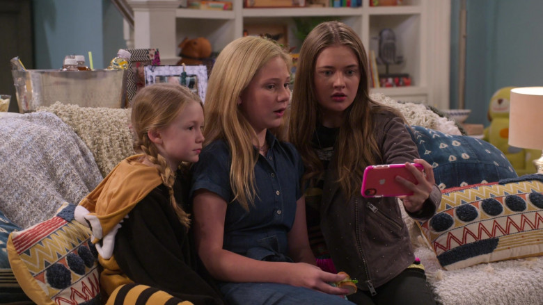 Apple iPhone Used by Juliet Donenfeld, Lily Brooks & Reylynn Caster in The Big Show Show (2)