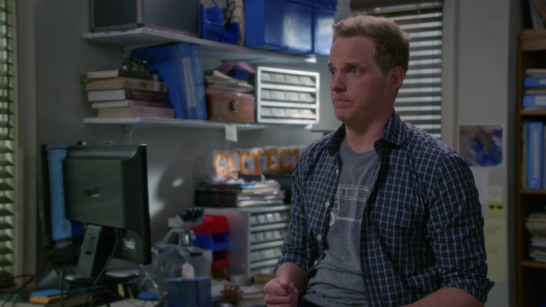 Asus Monitor in Modern Family S11E17 (3)