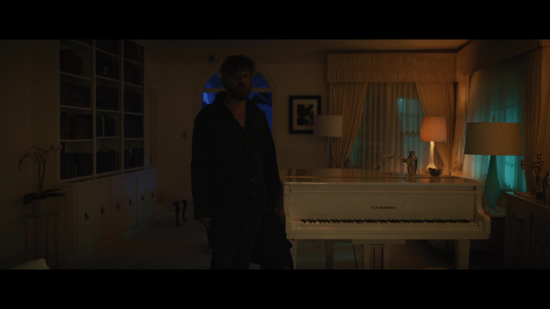Baldwin White Piano in Briarpatch S01E09