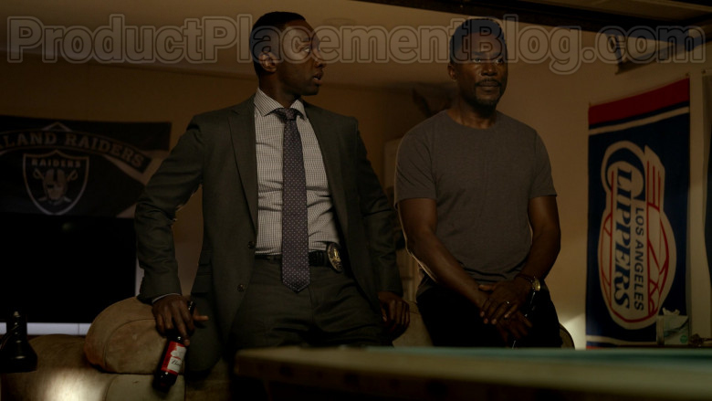 Budweiser Beer Enjoyed by Jamie Hector in Bosch S06E07 (1)