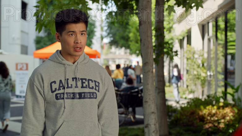 Caltech Hoodie in Never Have I Ever S01E02 … had sex with Paxton Hall-Yoshida (2020)