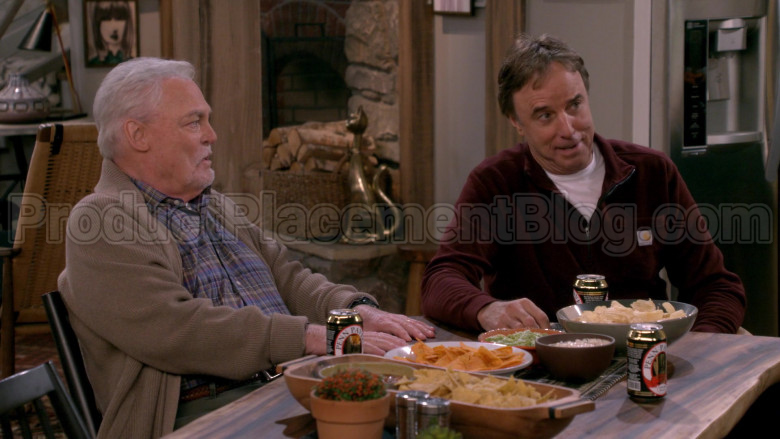 Carhartt Burgundy Color Long Sleeve Shirt of Kevin Nealon in Man with a Plan S04E04 (2)