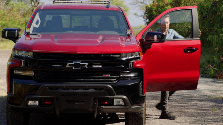 Chevrolet Silverado LT Red Pickup Truck Driven by Alex O'Loughlin in Hawaii Five-0 S10E22 (6)