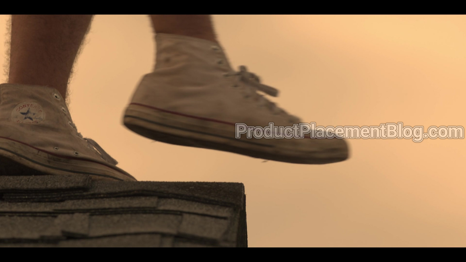 Converse White Shoes Of Chase Stokes As John B In Outer Banks S01E01 "Pilot" (2020)