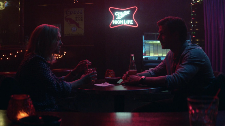 Coors Beer Poster and Miller High Life Neon Sign in Little Fires Everywhere S01E06 (1)