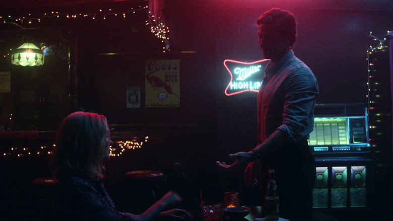 Coors Beer Poster and Miller High Life Neon Sign in Little Fires Everywhere S01E06 (2)