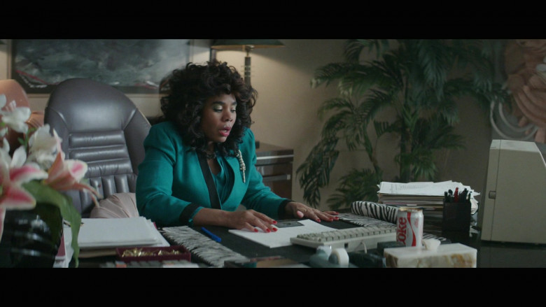 Diet Coke Enjoyed by Regina Hall as Dawn Darcy in Black Monday S02E06 (1)