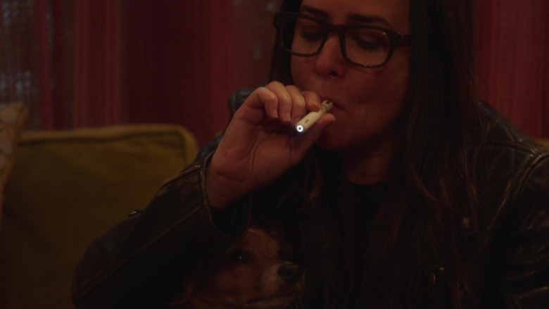 Dosist Relief Dose Pen (Cannabis Oil Vaporizer) in Better Things S04E07 (4)