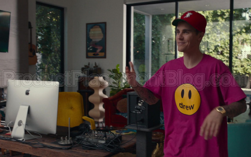 Drew Pink T-Shirt of Justin Bieber in Dave S01E08 PIBE (1)