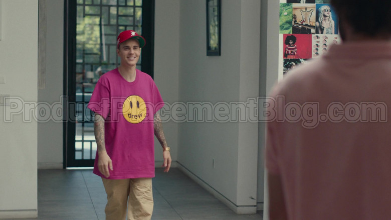 Drew Pink T-Shirt of Justin Bieber in Dave S01E08 PIBE (4)