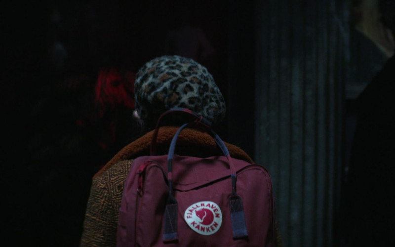 Fjallraven Kanken Backpack in Home Before Dark S01E04 (1)