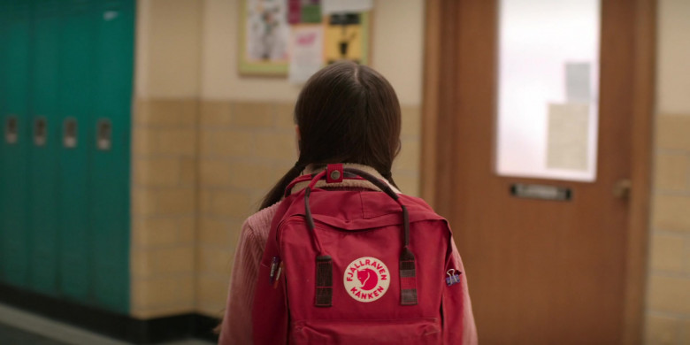 Fjallraven Kanken Red Backpack Used by Brooklynn Prince as Hilde Lisko in Home Before Dark S01E01 (6)