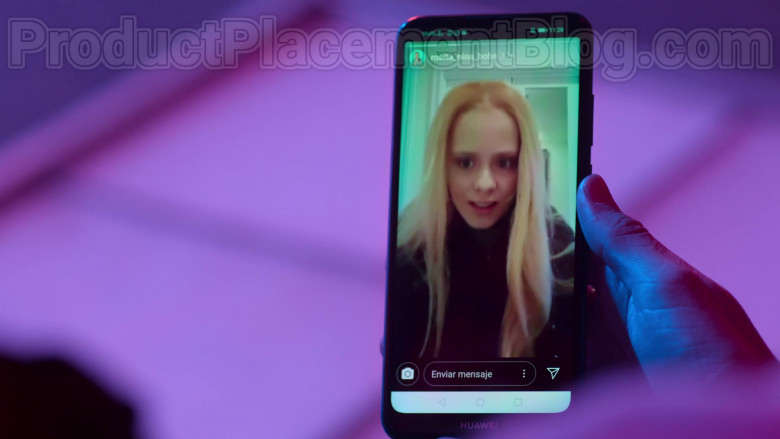 Huawei Smartphone in The House of Flowers S03E09 HYACINTH (Symb. jealousy) (2020)