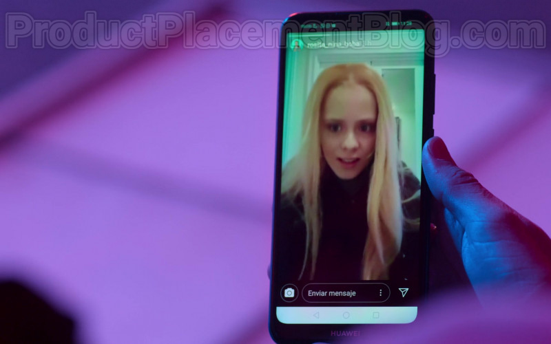 Huawei Smartphone in The House of Flowers S03E09 HYACINTH (Symb. jealousy) (2020)