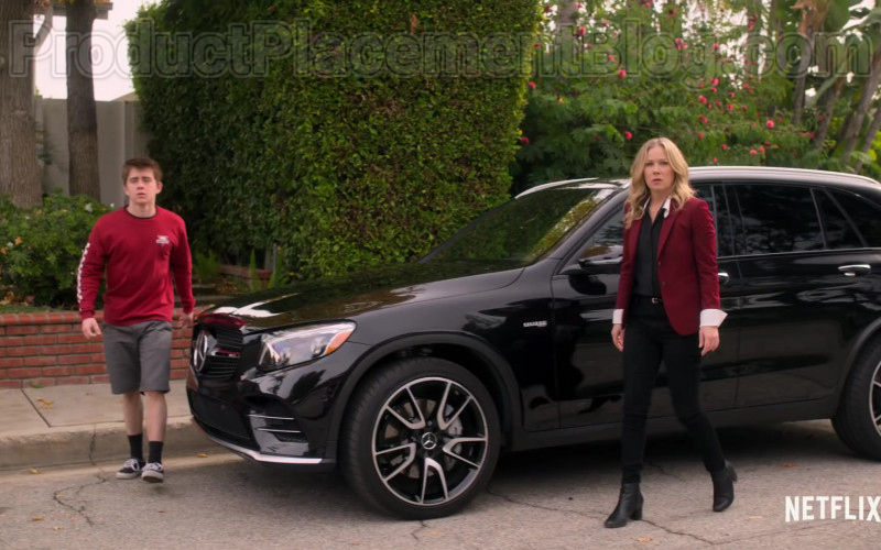 Mercedes-Benz AMG GLC 43 Black SUV of Christina Applegate as Jen Harding in Dead to Me Season 2 (2)