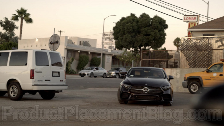 Mercedes-Benz CLS-Class Black Car in Bosch S06E04 (1)