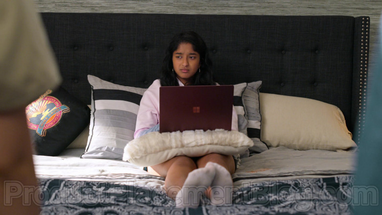Microsoft Surface Laptop of Maitreyi Ramakrishnan as Devi Vishwakumar in Never Have I Ever Netflix TV Show (3)