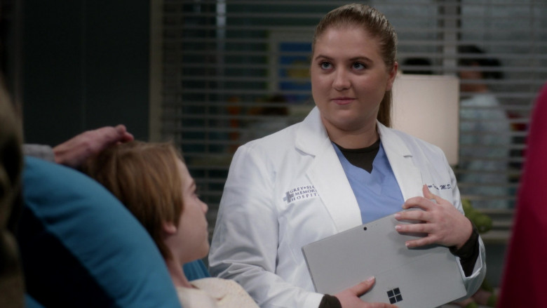 Microsoft Surface Tablet in Grey's Anatomy S16E20