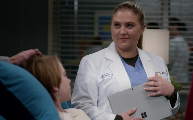Microsoft Surface Tablet in Grey's Anatomy S16E20