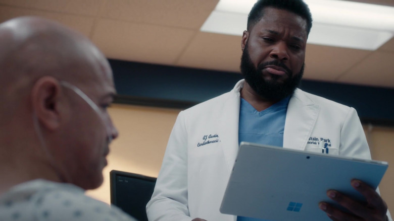 Microsoft Surface Tablet of Malcolm-Jamal Warner as AJ ‘The Raptor' Austin in The Resident S03E20