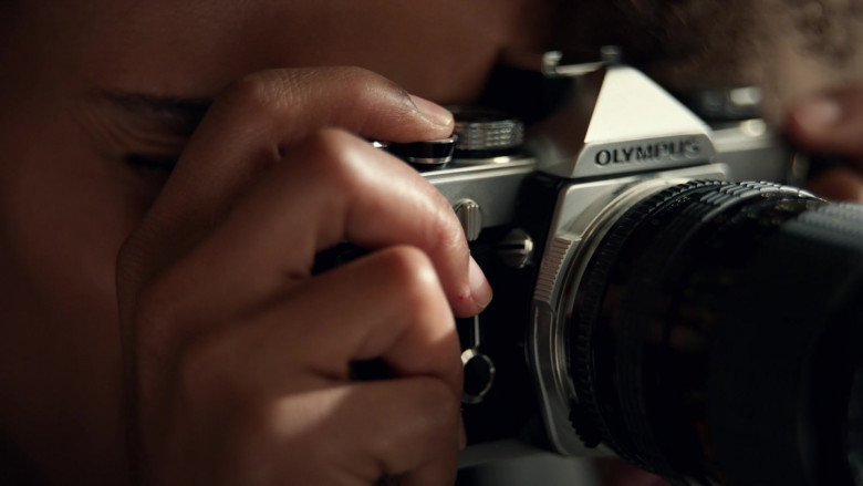 Olympus Camera Used by Kerry Washington as Mia Warren in Little Fires Everywhere S01E05 (1)