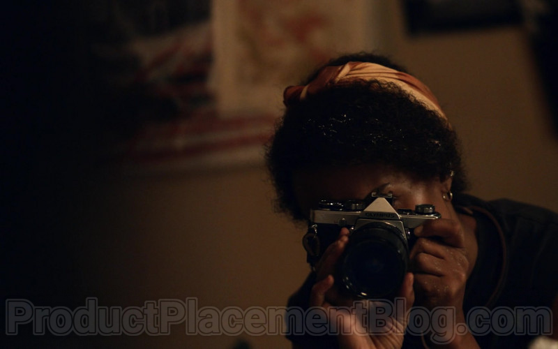 Olympus Photography Camera of Kerry Washington in Little Fires Everywhere TV Series