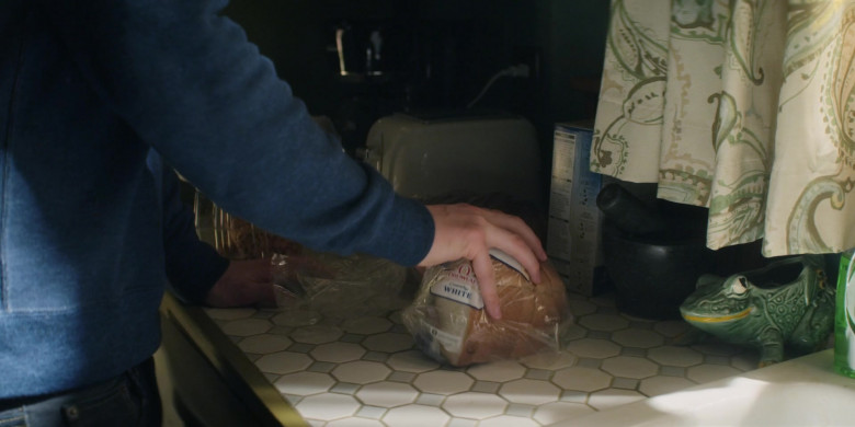 Oroweat White Bread in Home Before Dark S01E09 (1)