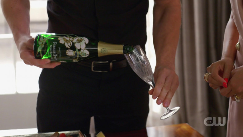 Perrier-Jouët Champagne in Dynasty S03E17 (2)