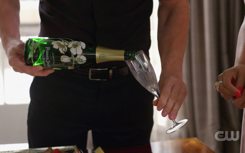 Perrier-Jouët Champagne in Dynasty S03E17 (2)