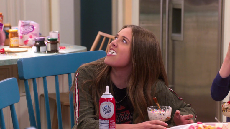 Reddi-Wip Cream Enjoyed by Reylynn Caster as Lola in The Big Show Show S01E08